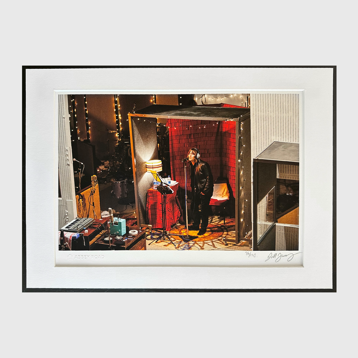 Oasis Liam Fairy Lights Limited Edition Print by Jill Furmanovsky [ vinyl ]